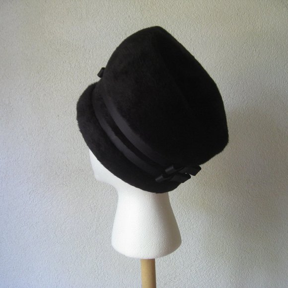 Vintage l 60s Lilli of California Black Faux Fur Double Satin Ribbon Bow Mod Hat - Picture 3 of 7